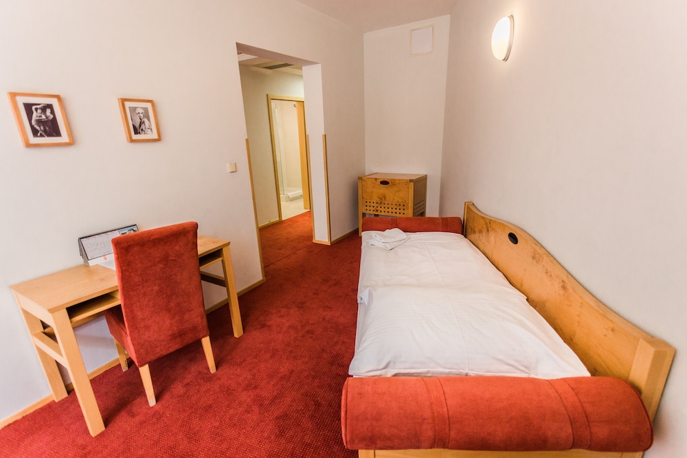 Hotel SET 17/68
