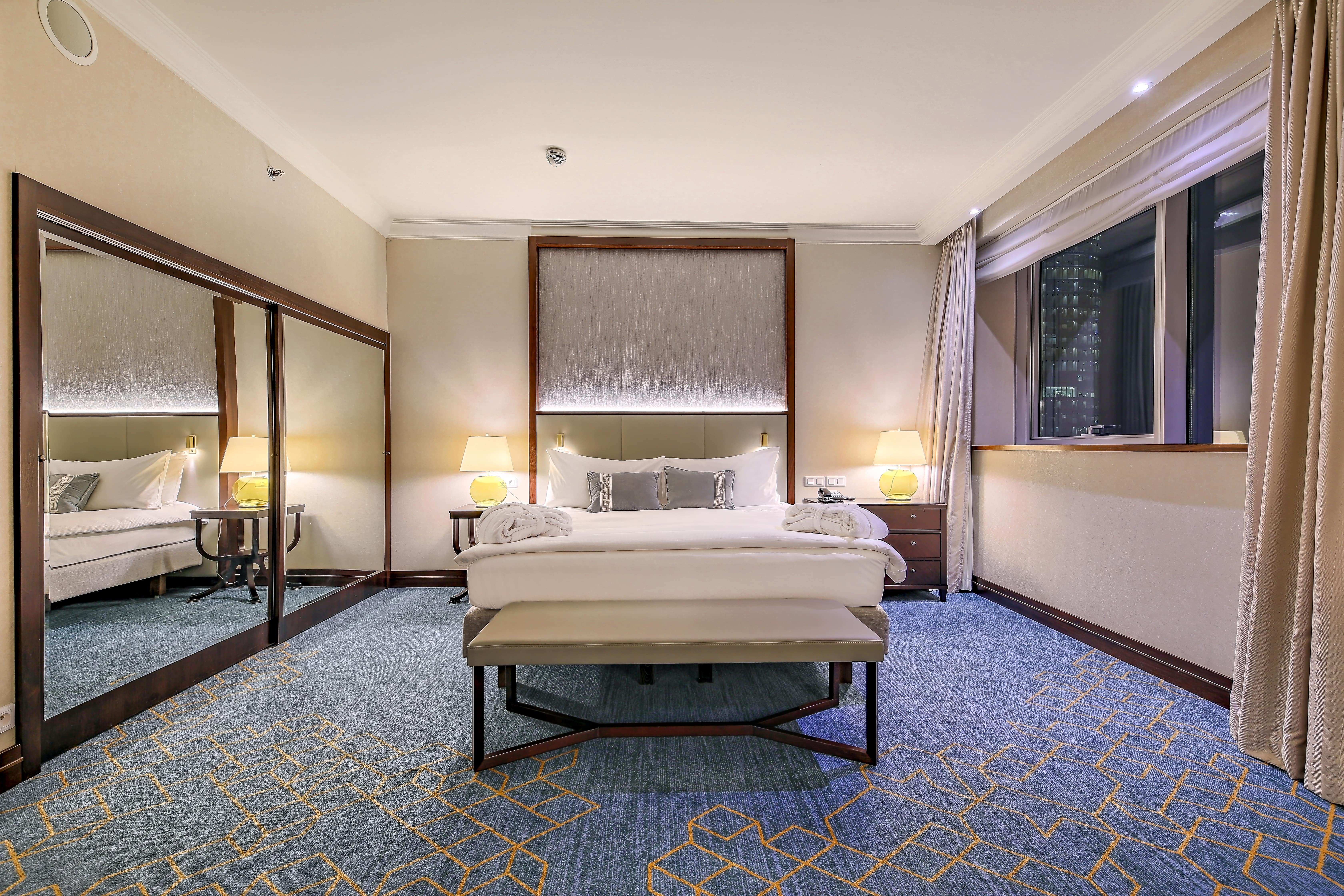 Intercontinental Warsaw 24/81