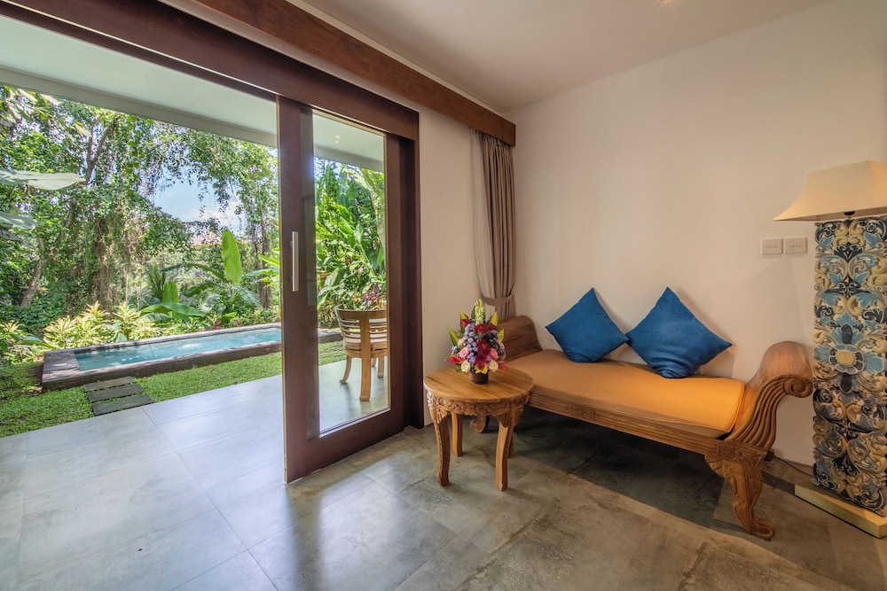The Pandora Hotel 36/50