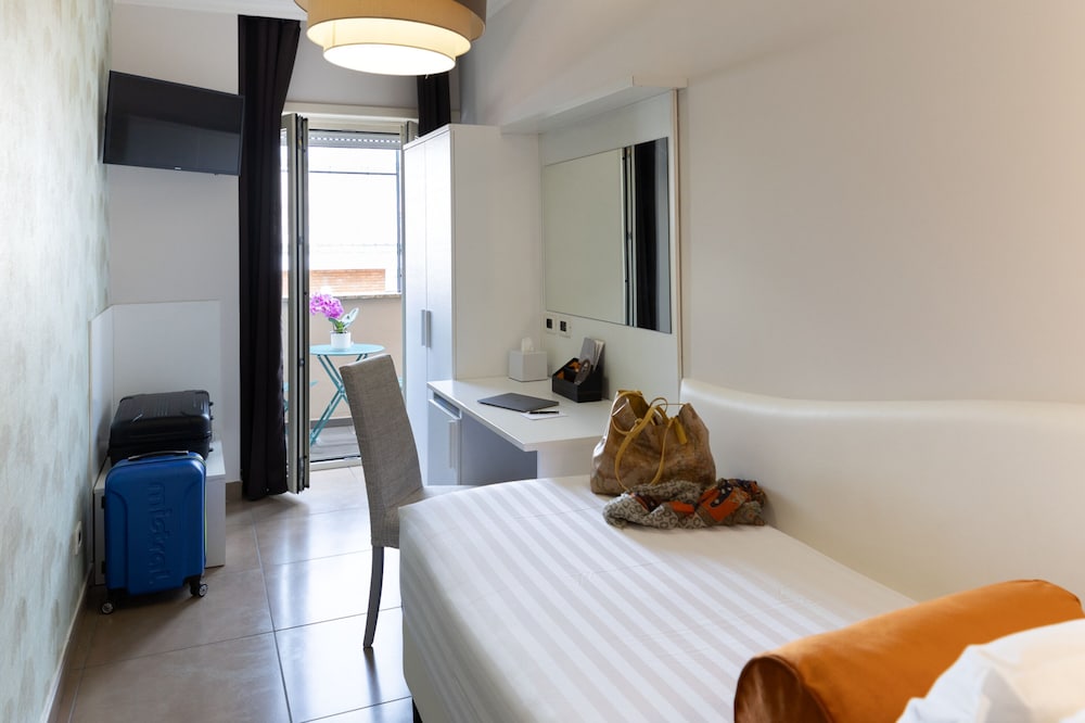 ROOM, SINGLE