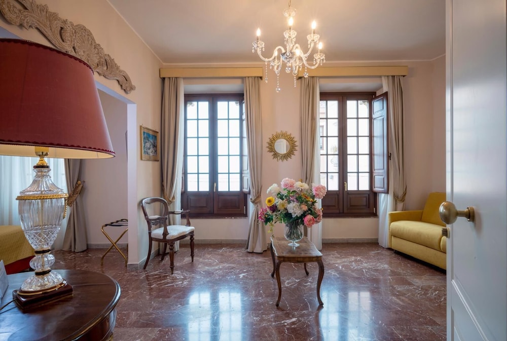 Porta Di Mezzo Luxury B And B 17/38