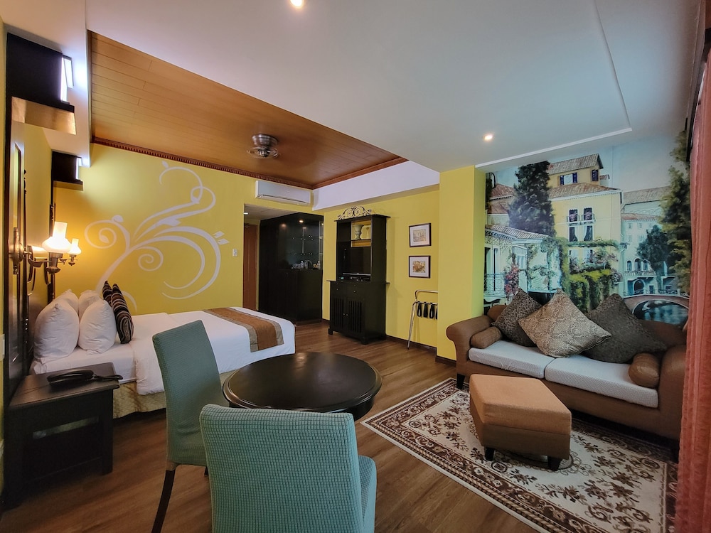 Lee Boutique Hotel 55/74
