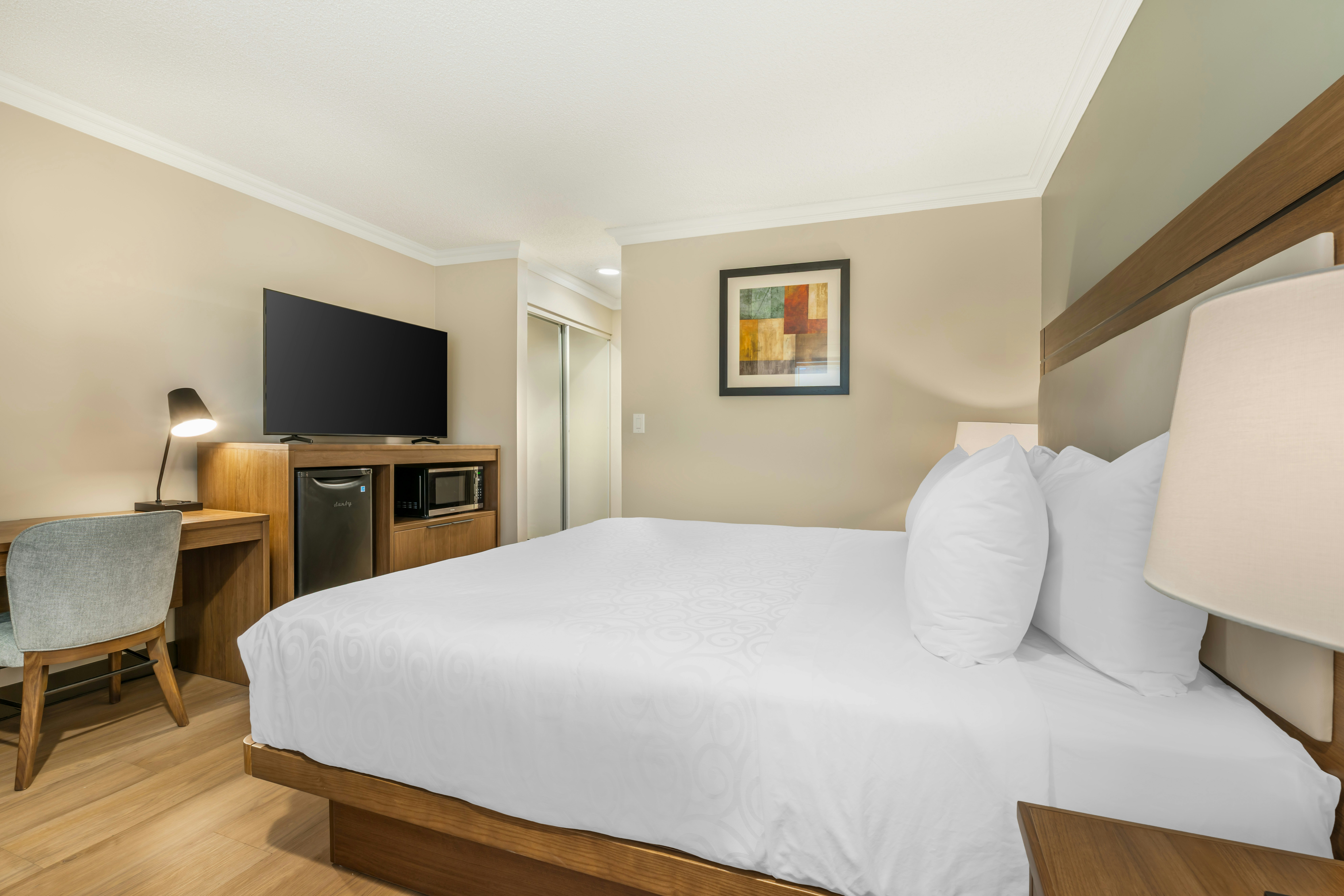 Best Western Plus Burnaby Hotel 36/76