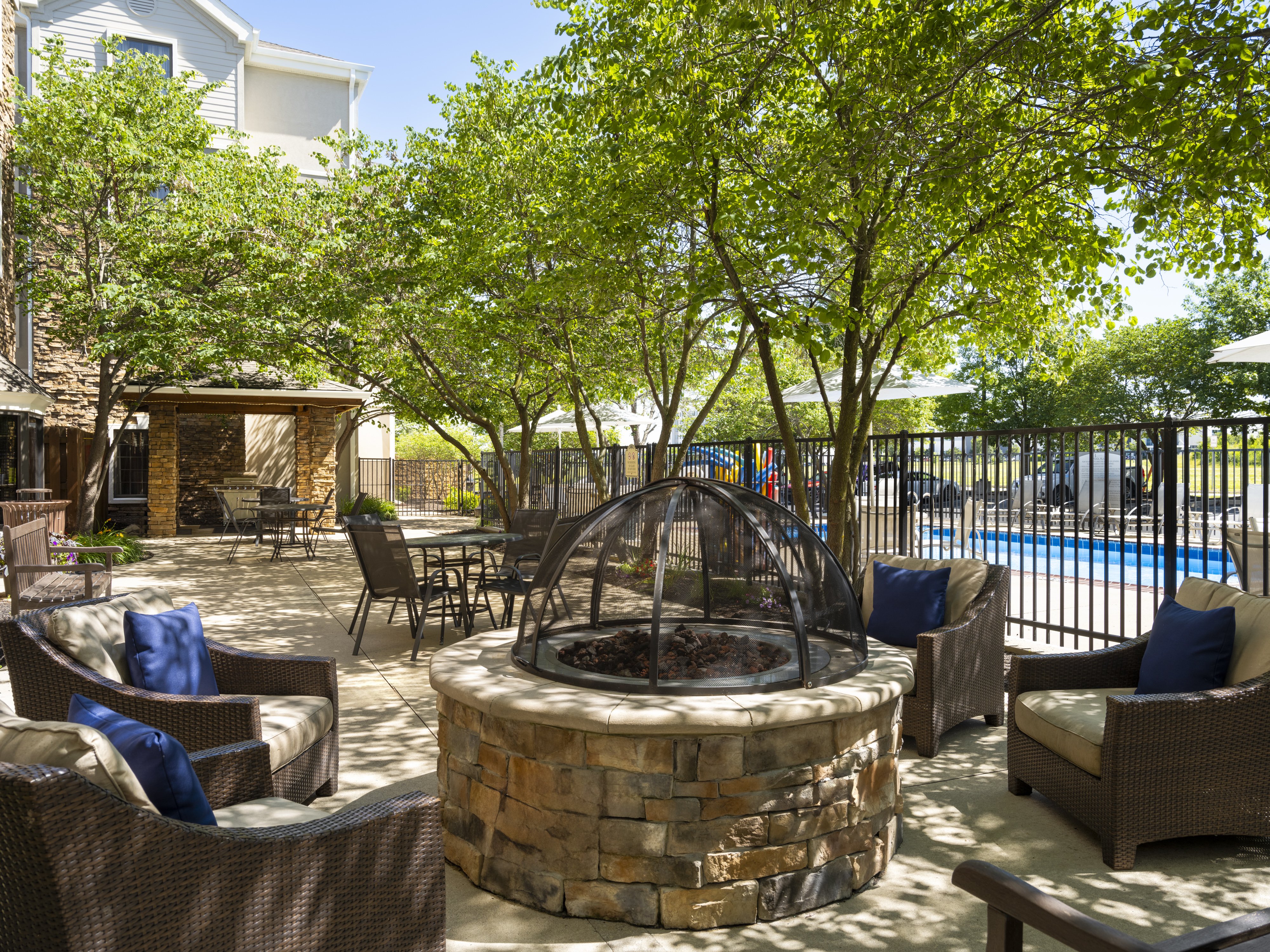 Staybridge Suites Indianapolis Airport 67/70