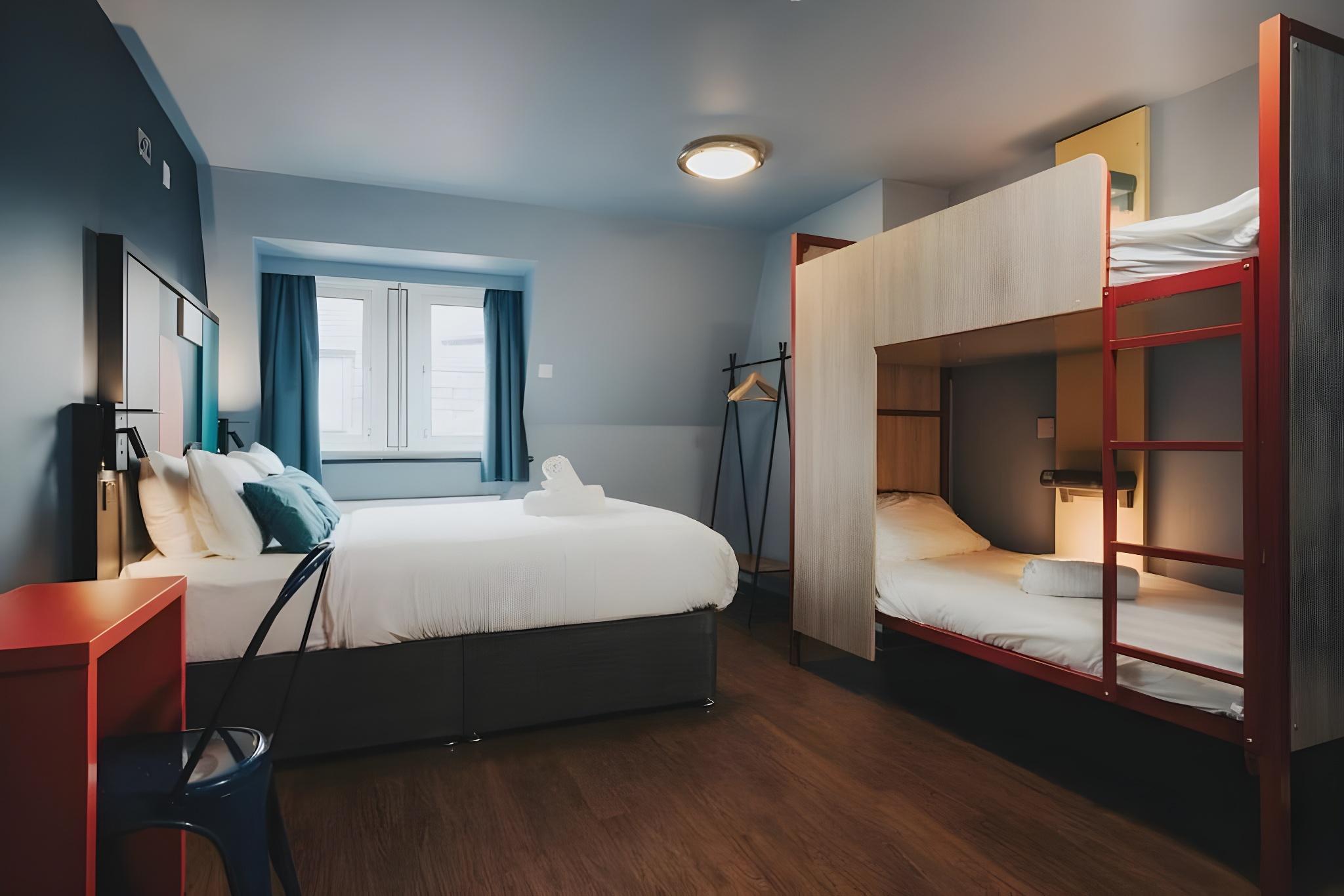 Room, 4 People, Bunk Bed, Queen Bed, No Window