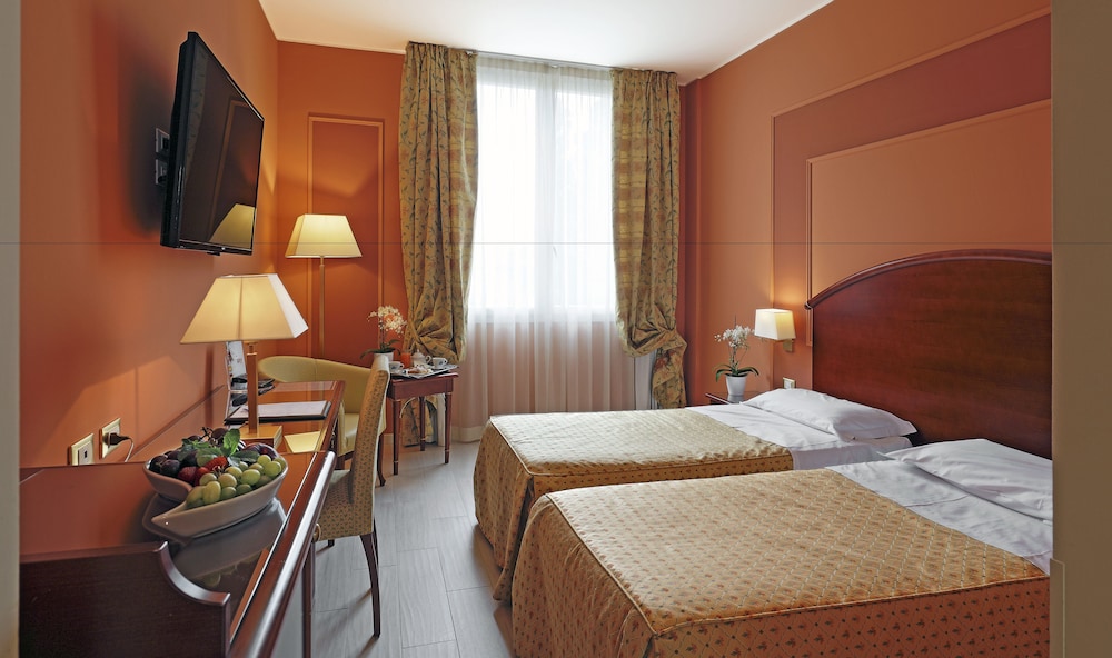Savoia Hotel Regency 11/36
