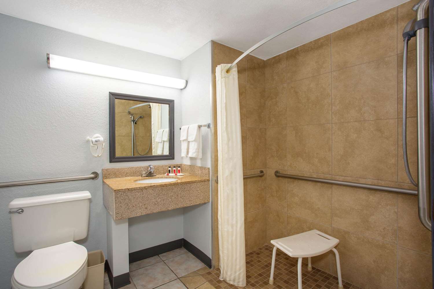 Super 8 by Wyndham Naples 29/31