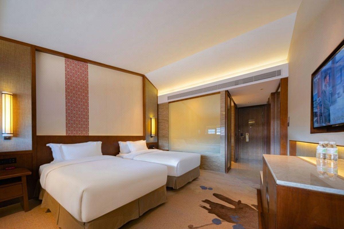 Plaza, Crowne, Superior, Twin Beds