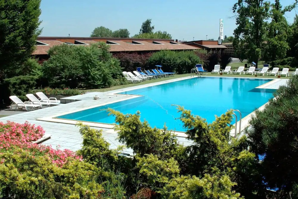 Golf Hotel 41/45