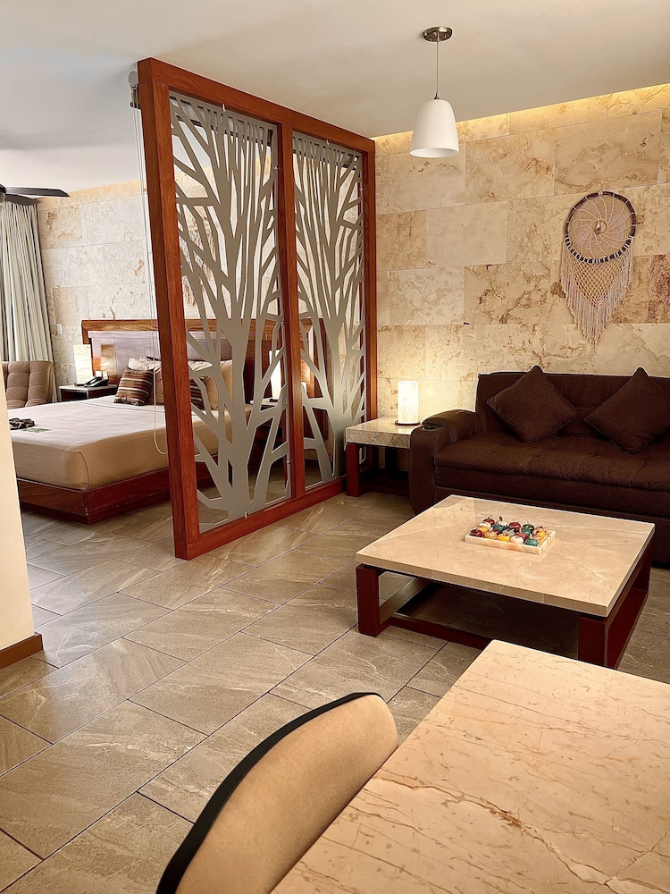 Grand Fifty Suites 49/65