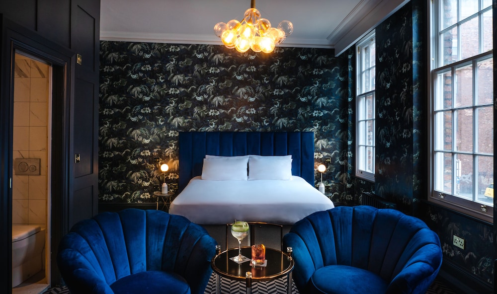 Lock & Key Hotel 13/69