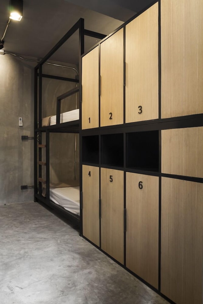 Bed Station Hostel 6/65