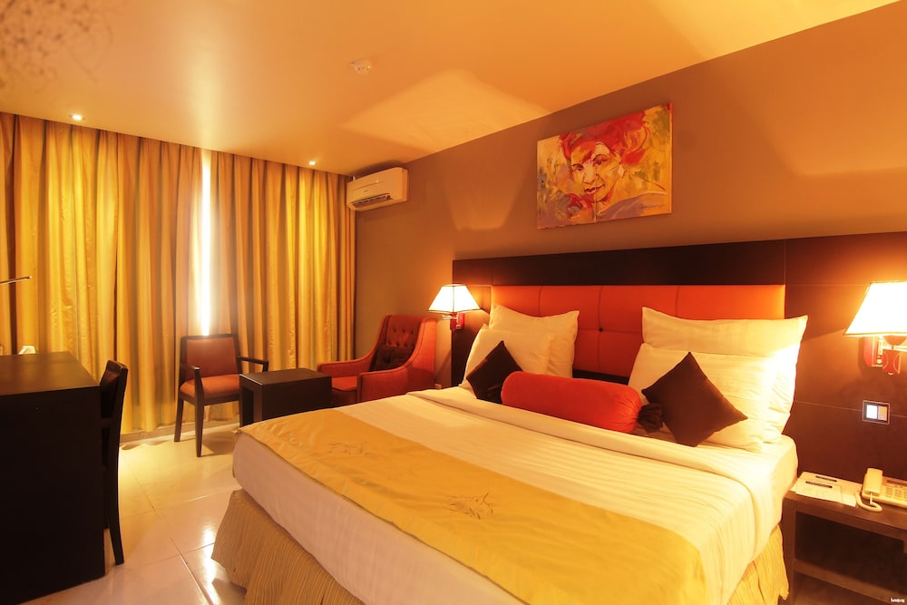 Oakspring Hotel &amp; Luxury Suites 15/50