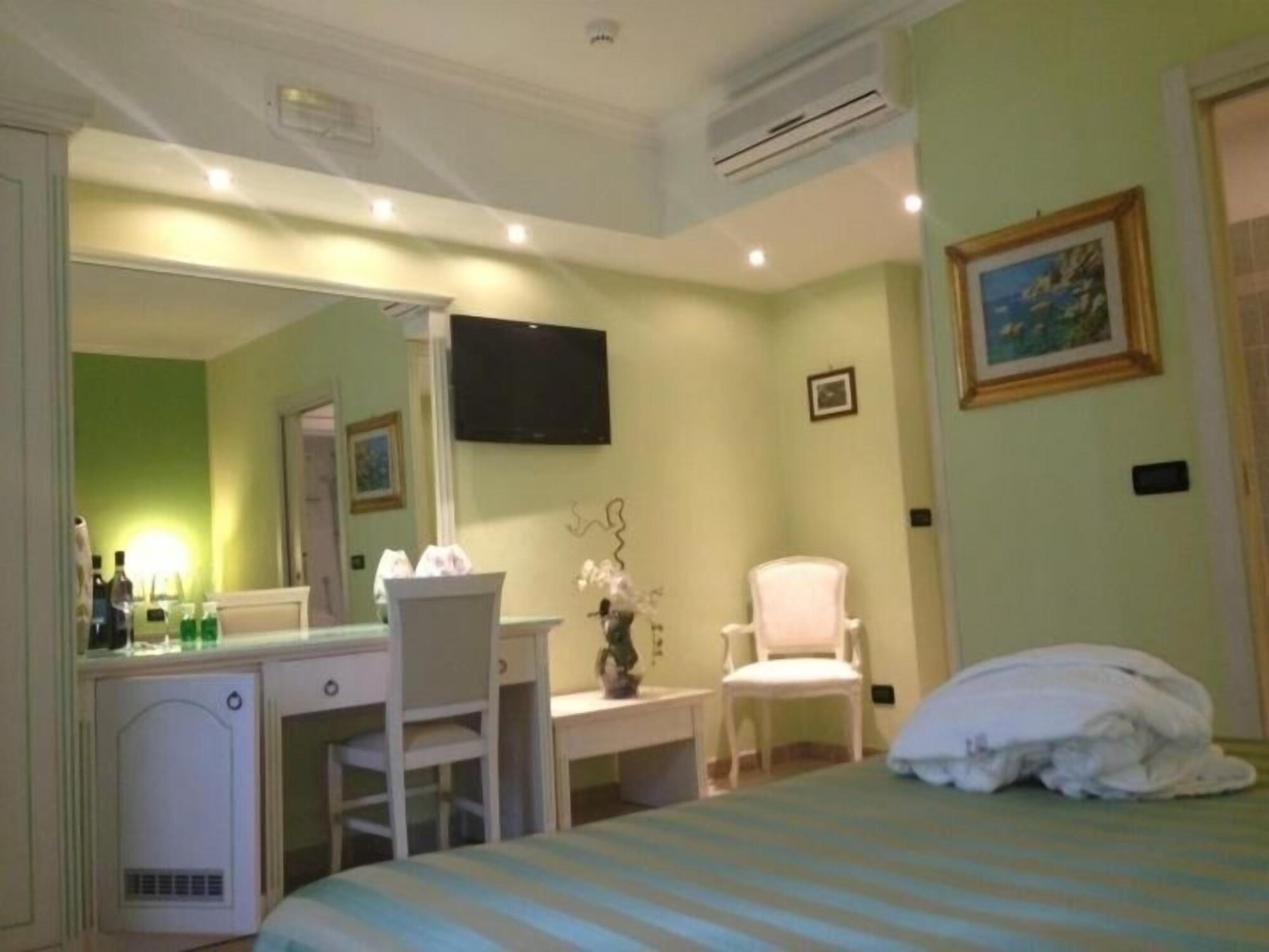 DELUXE, DOUBLE BED, BALCONY