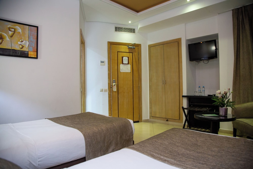 Malak Hotel 9/28