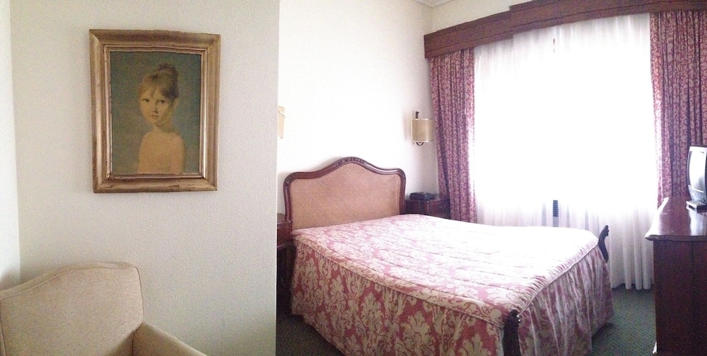 Economy, Rear, Double Bed
