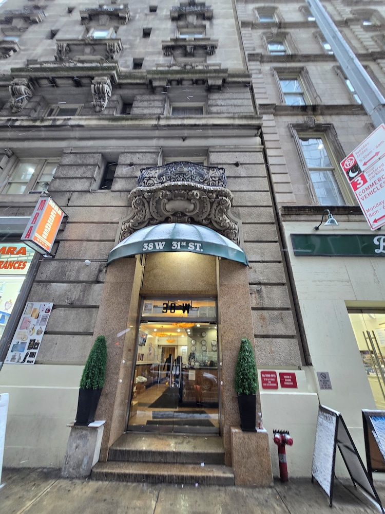 Studios in New York 2/50