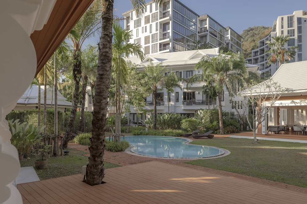 Royal Embassy Resort 58/65