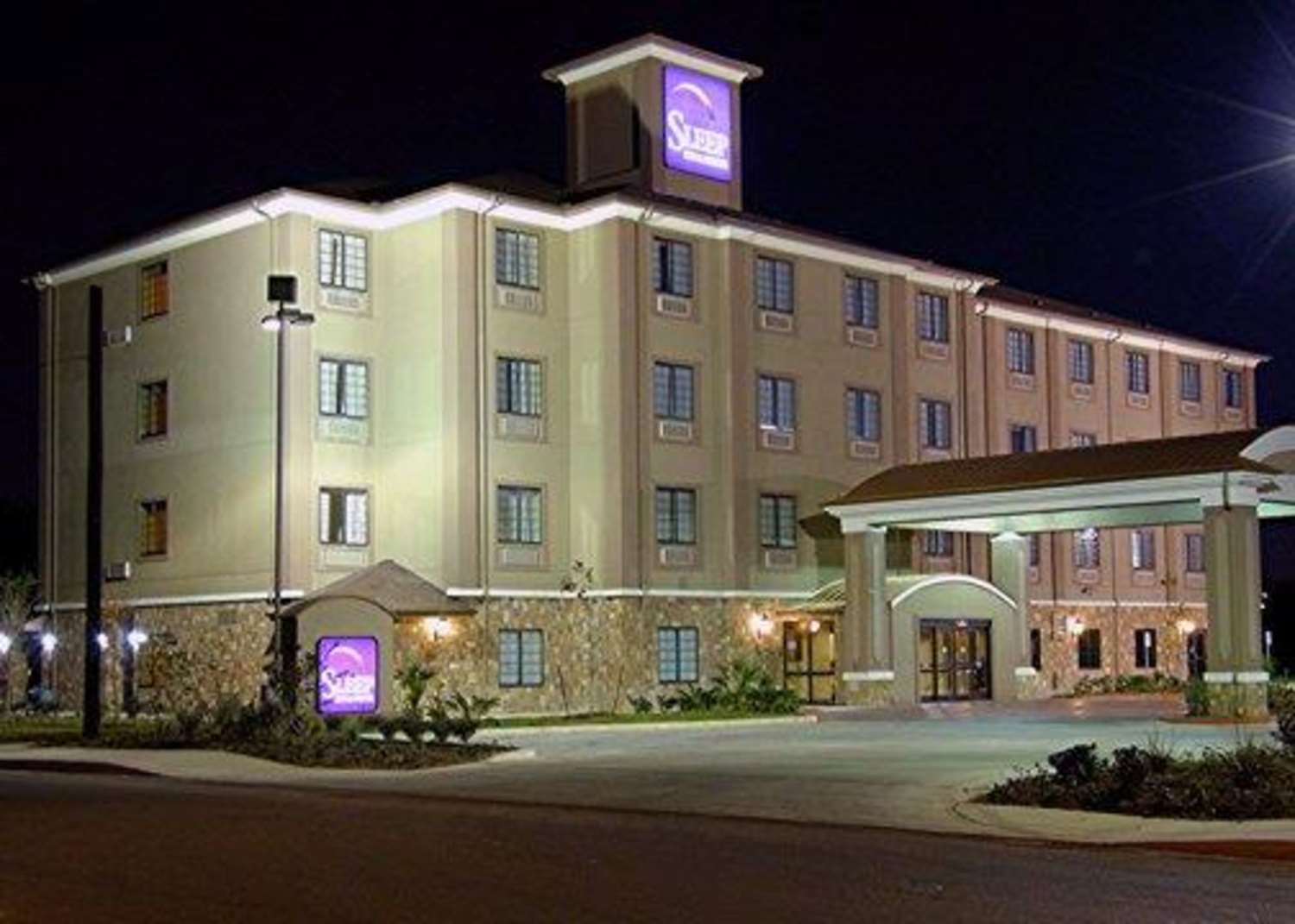 Sleep Inn and Suites at Six Flags 4/36
