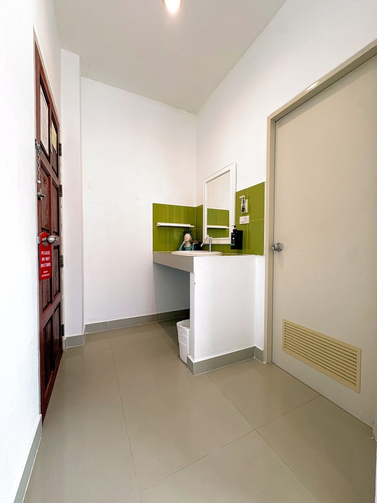 Kata Beachwalk Hotel And Bungalows 17/74