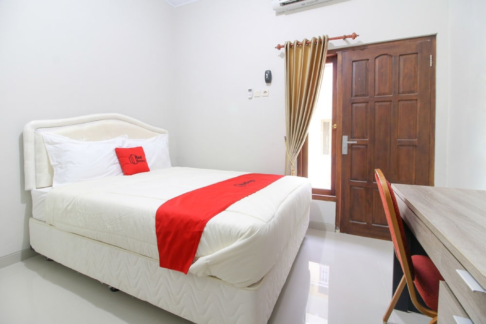 Reddoorz Plus Near Stie Ykpn 12/30