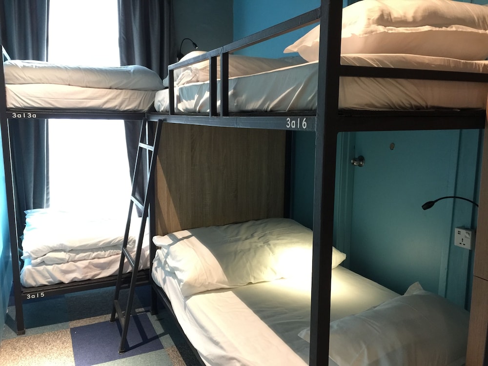 Vibrant Hostel 11/50