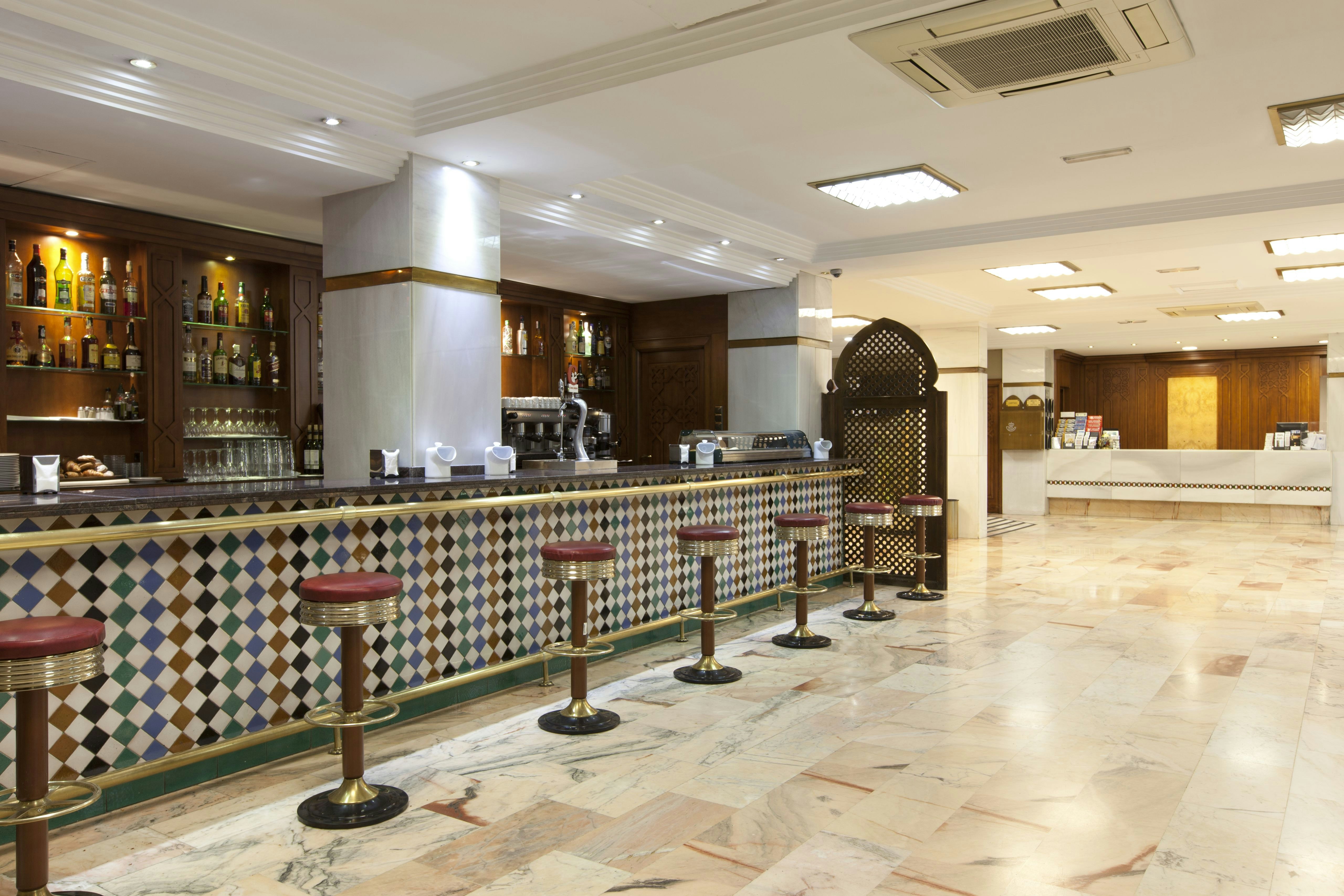 Alixares Hotel 12/82