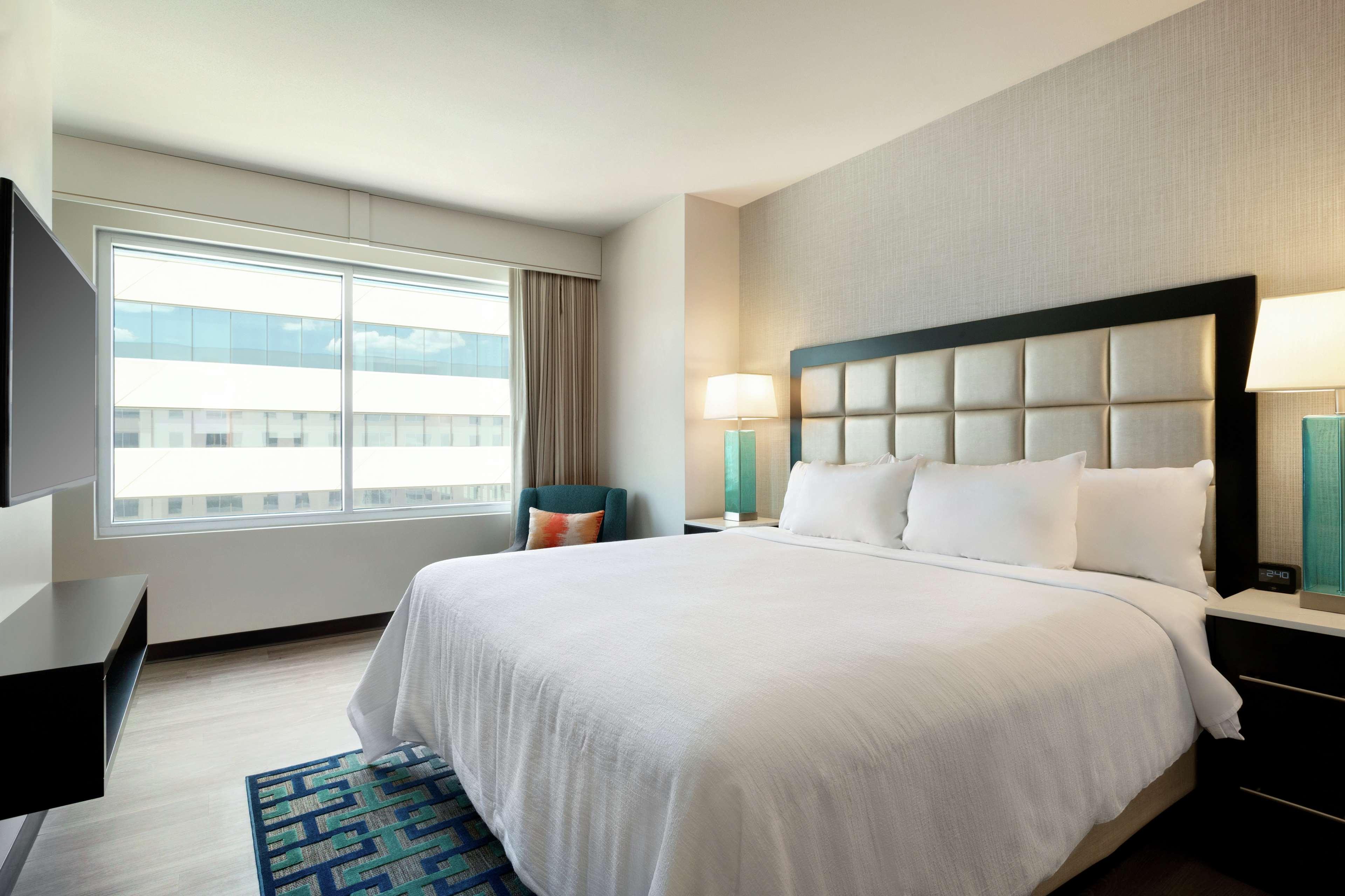2 ROOMS, SUITE, KING BED, ACCESSIBLE
