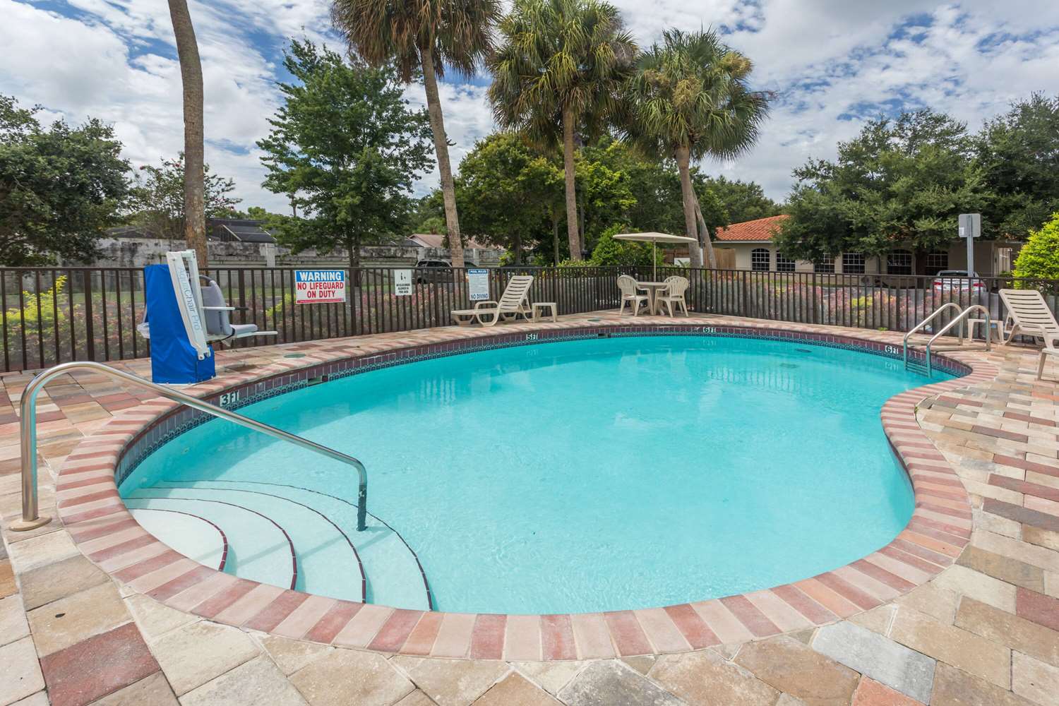 Days Inn by Wyndham Sarasota I-75 10/15