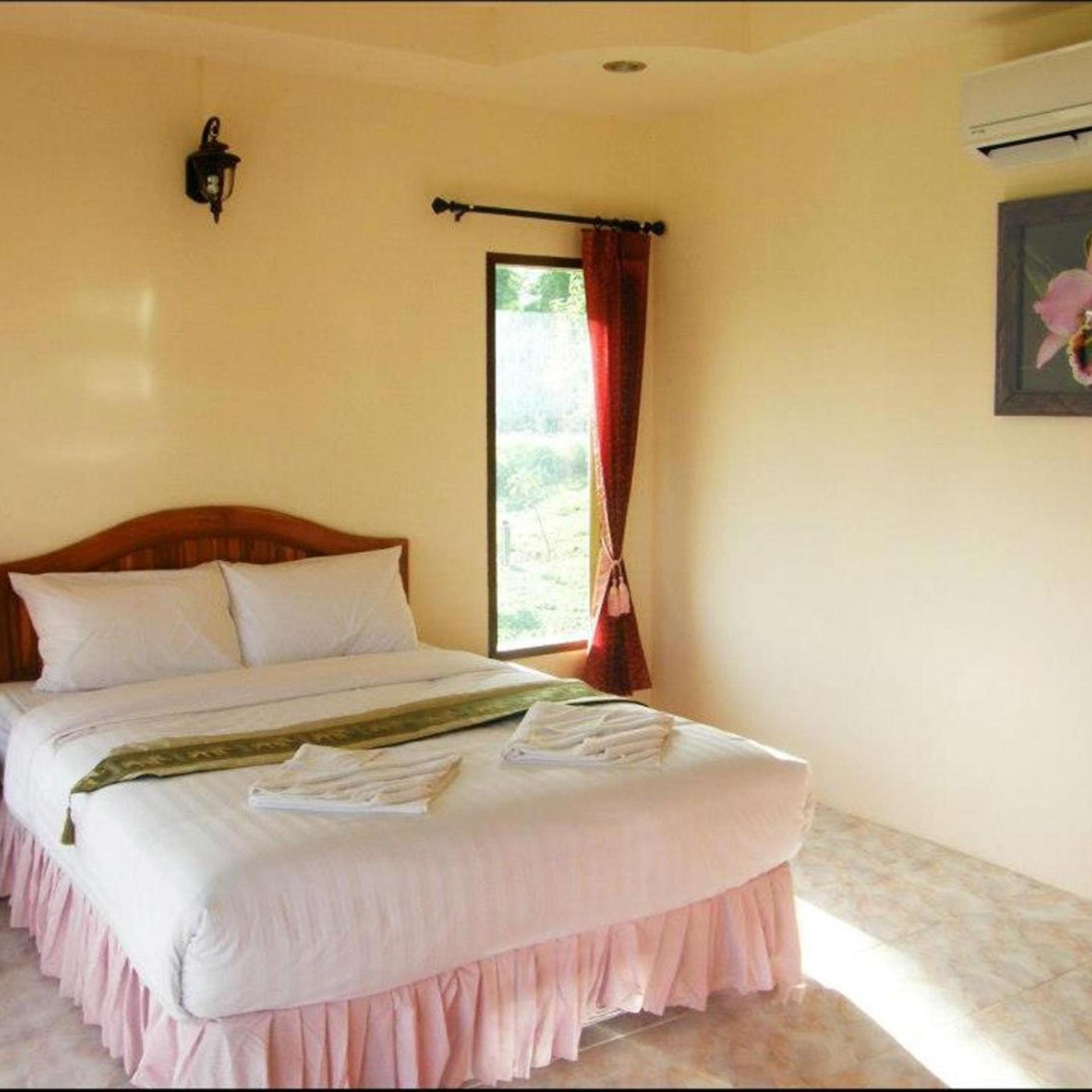 Deluxe, Double Bed, Garden View