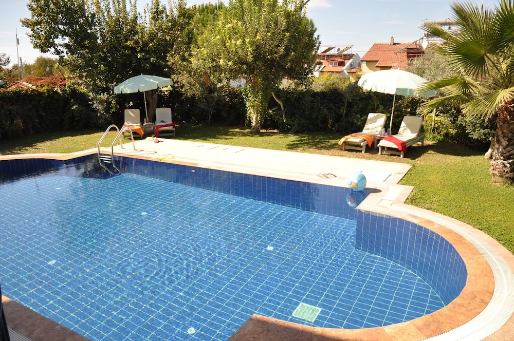 Pegasus Hotel & Villa 44/50