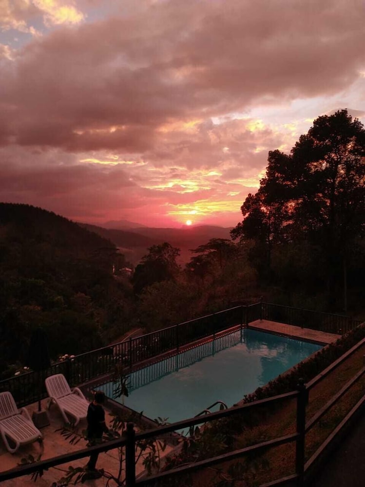 Kandy Grand Hills 48/50