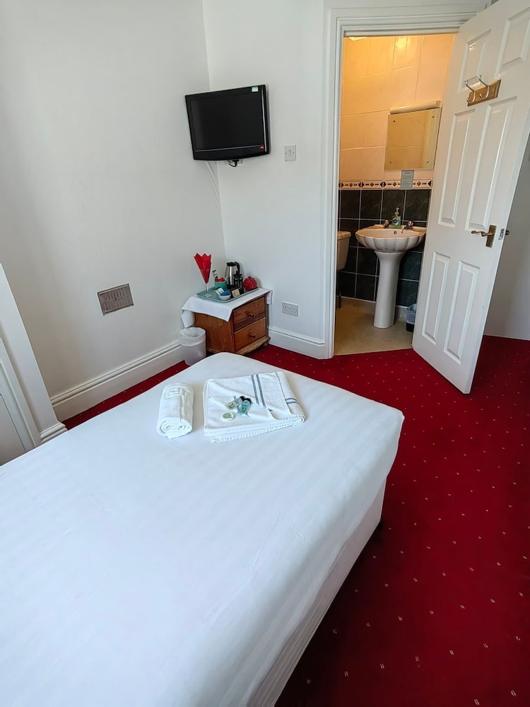 Cardigan Bay Guest House 7/50