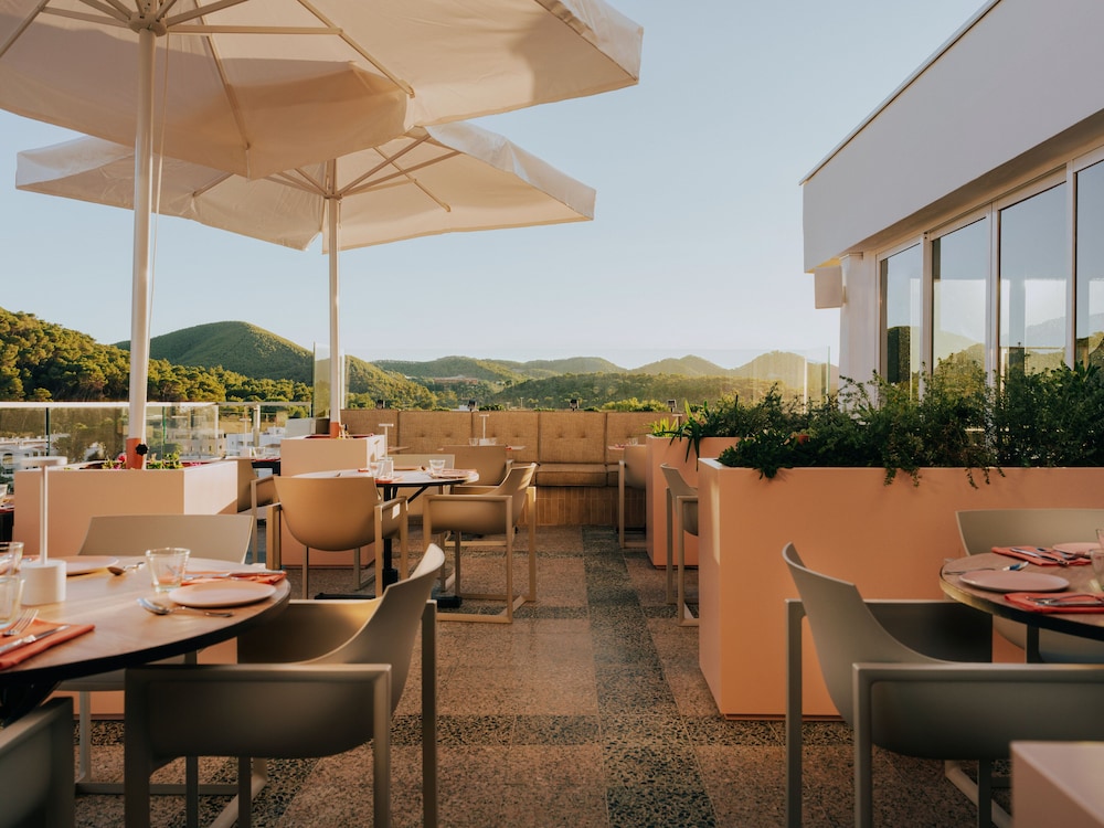 Mondrian Ibiza 54/73