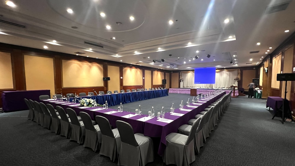 Mercure Chiang Mai Hotel 51/61