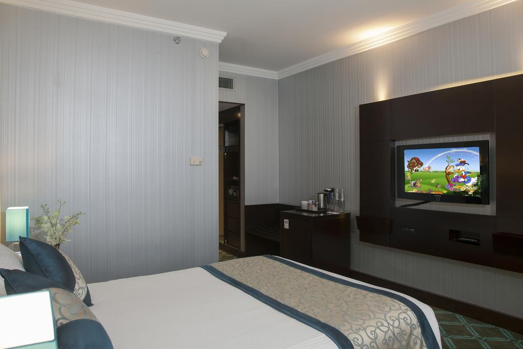Deluxe, Double Bed, Novel Hotel City Center 1/2