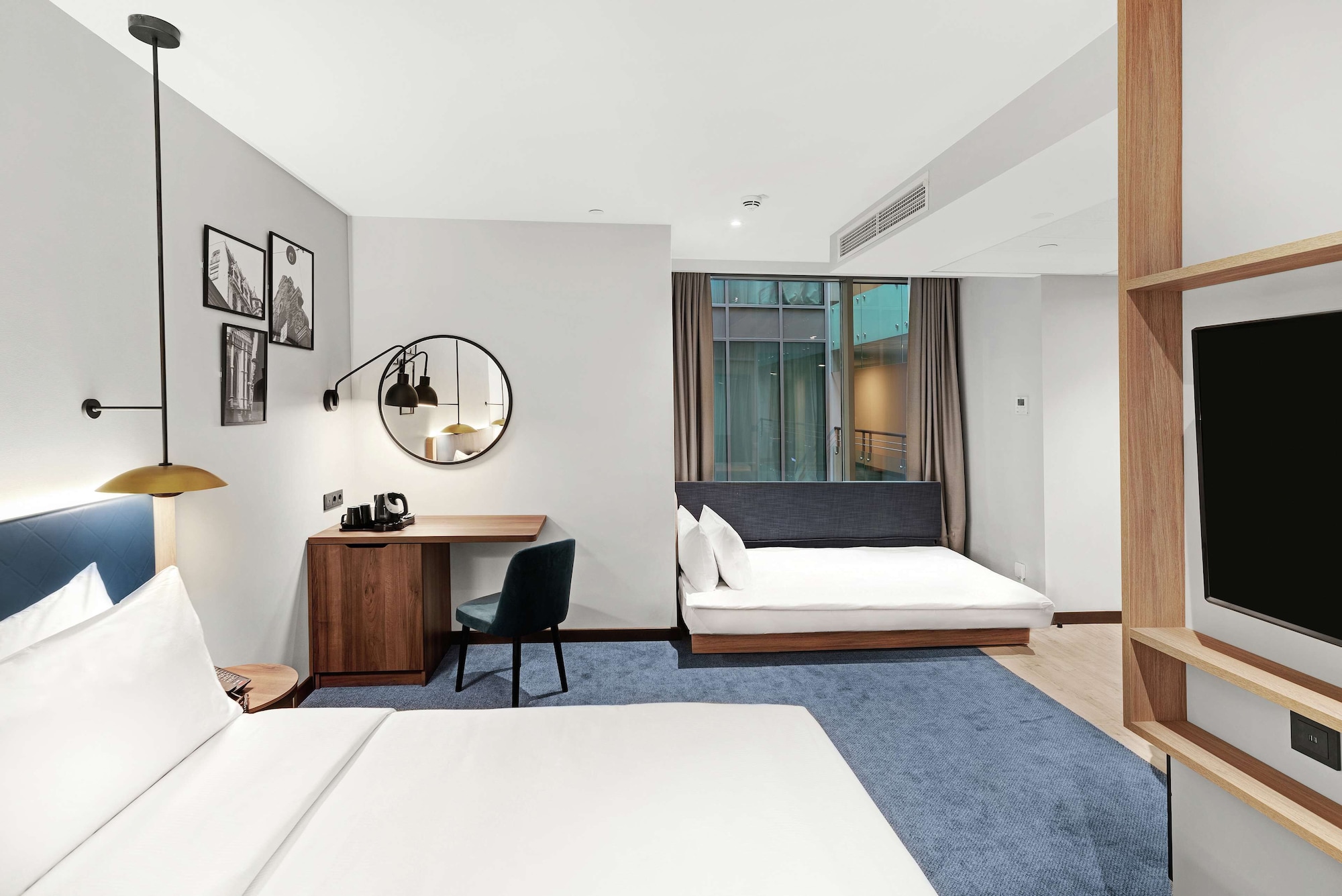 Family, King Bed, Atrium View, Sofa، Hilton Garden Inn Riga Old Town 2/5