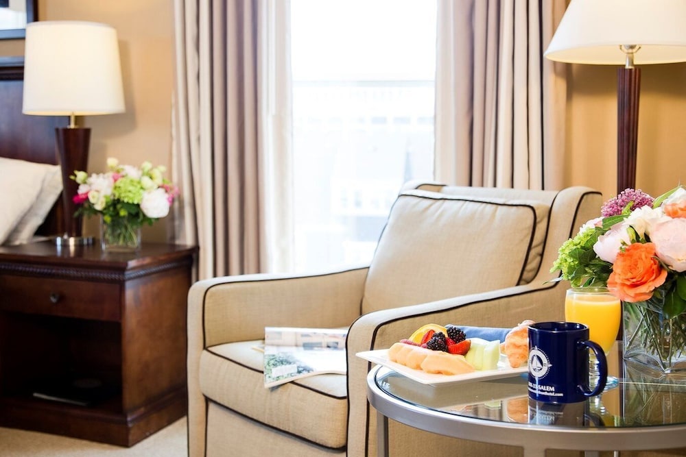 Salem Waterfront Hotel and Suites 28/45