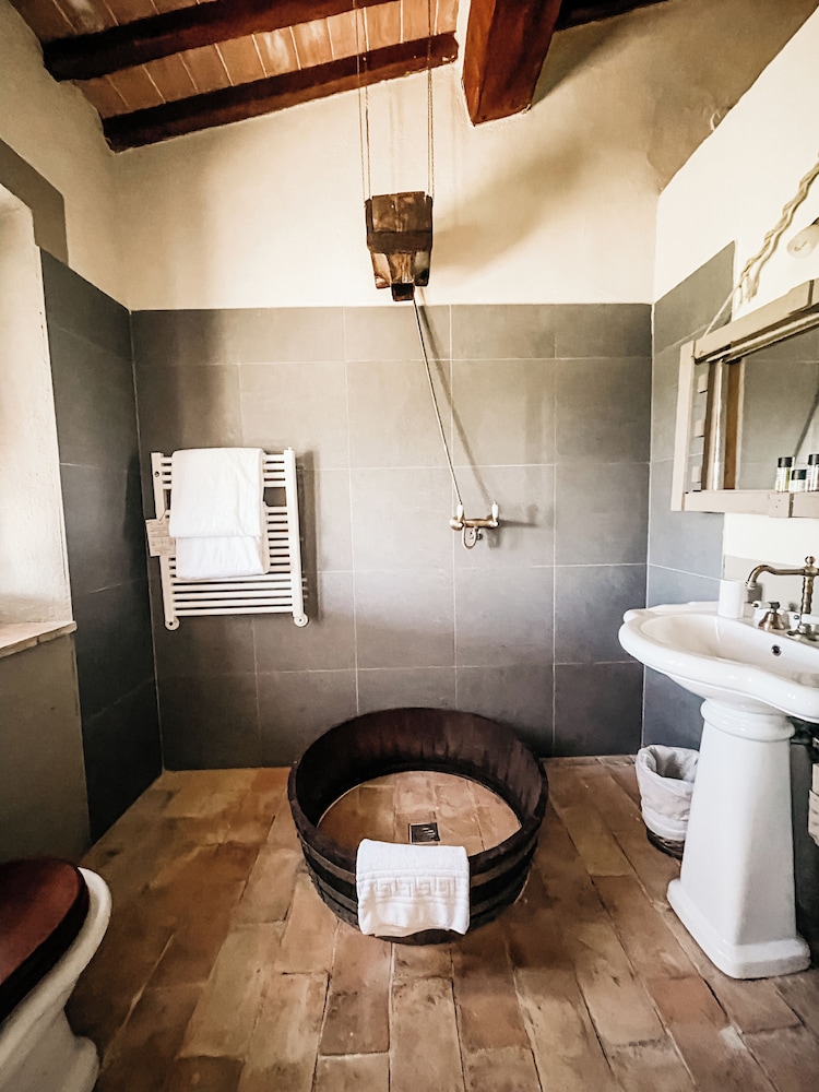 LOCANDA IN TUSCANY 50/50