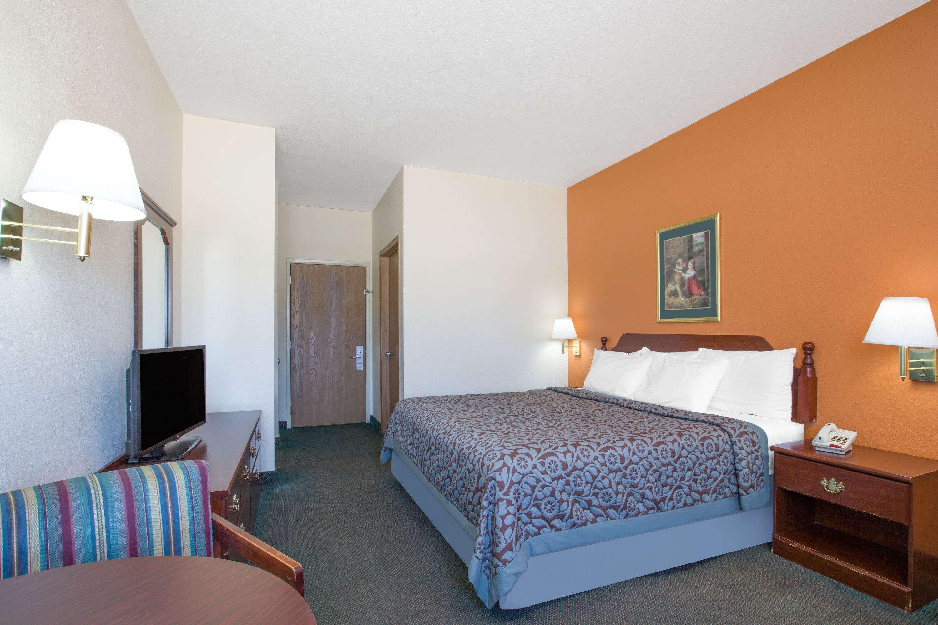 Days Inn By Wyndham Butler 13/32
