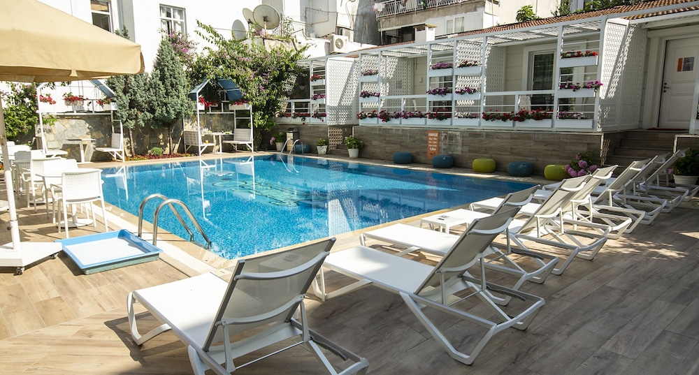 Ascot Hotel 47/50