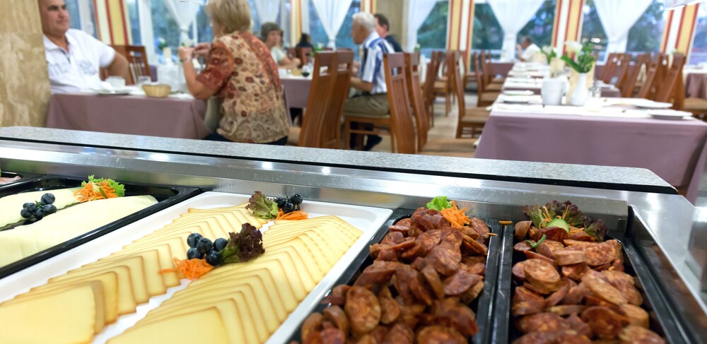 HUNGUEST HOTEL HELIOS 33/56
