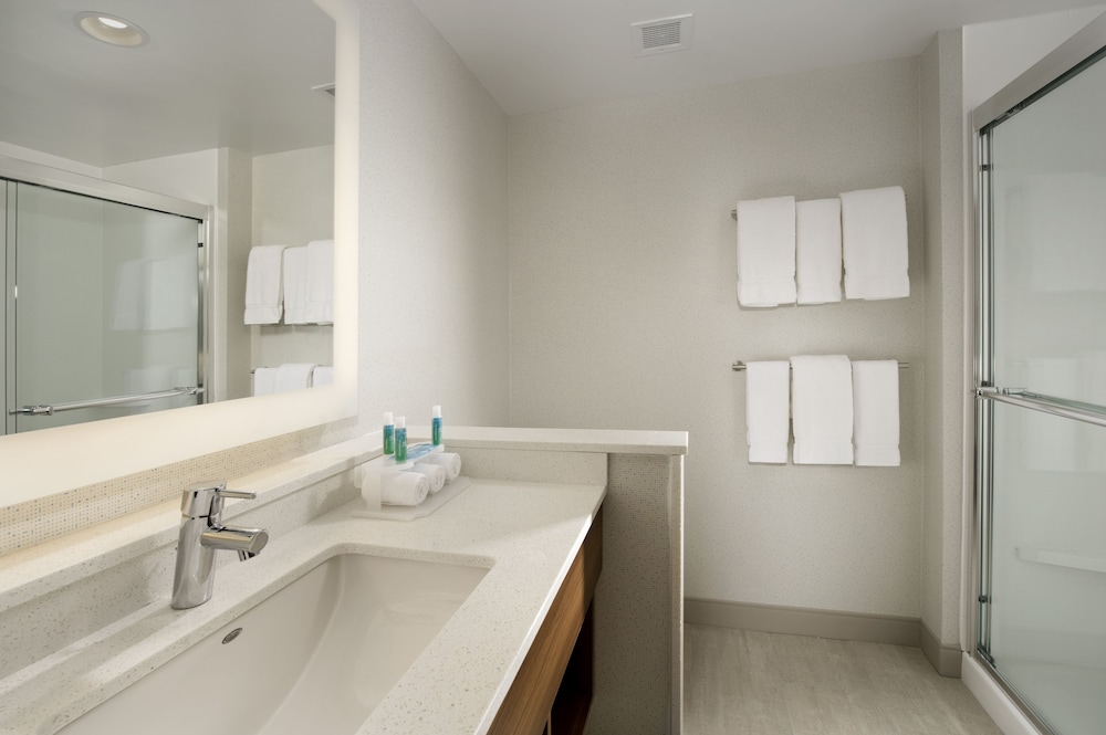 Holiday Inn Express And Suites Altoona I 99 16/62