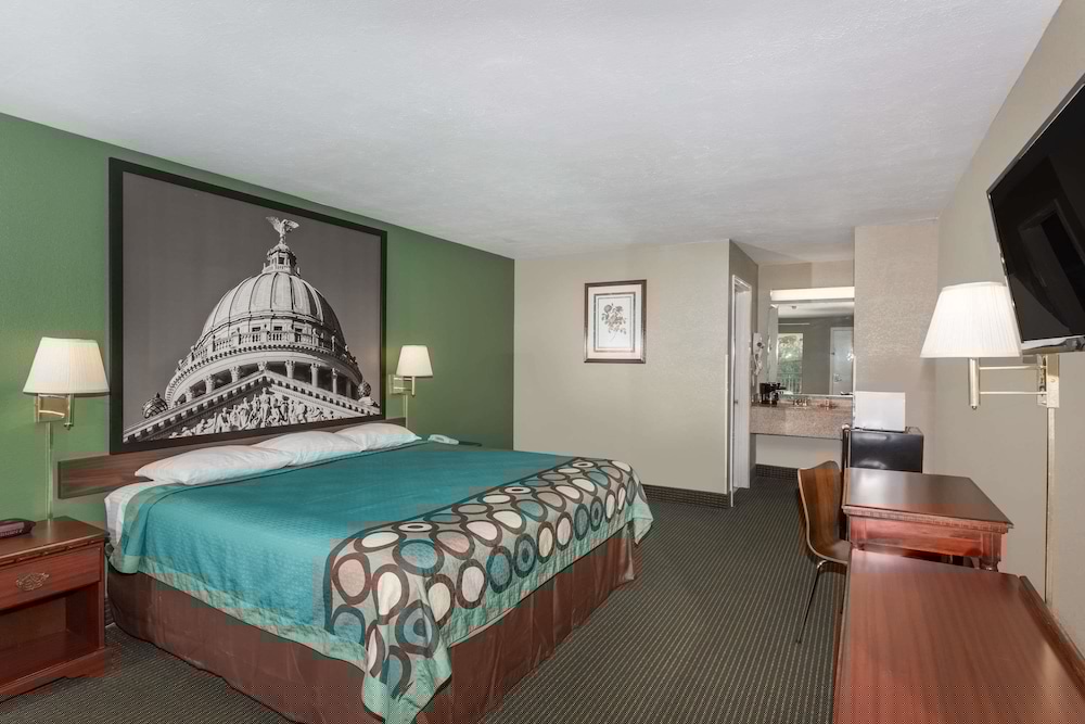Super 8 By Wyndham Pearl/Jackson/East 7/29