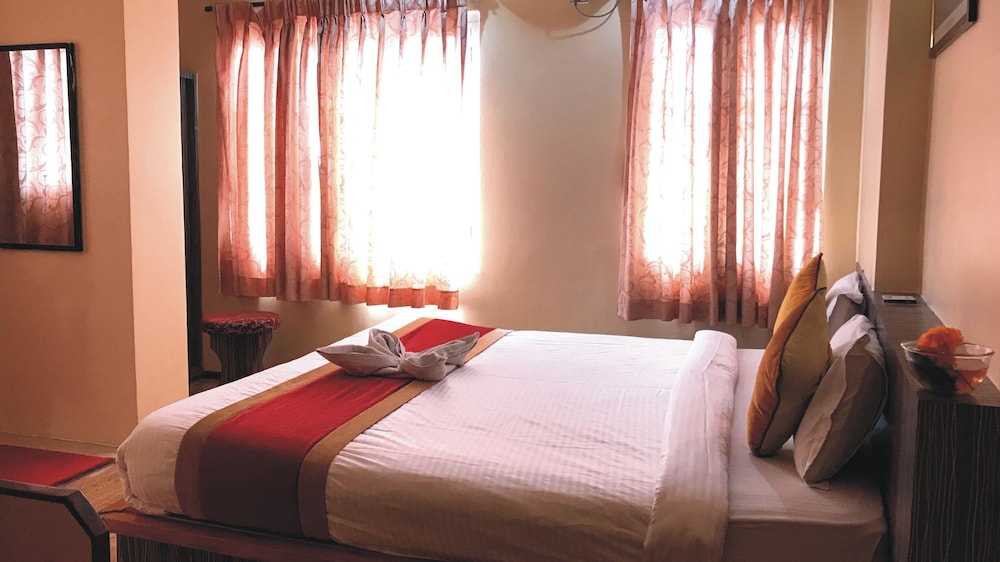 Hotel Shivam Plaza 6/30