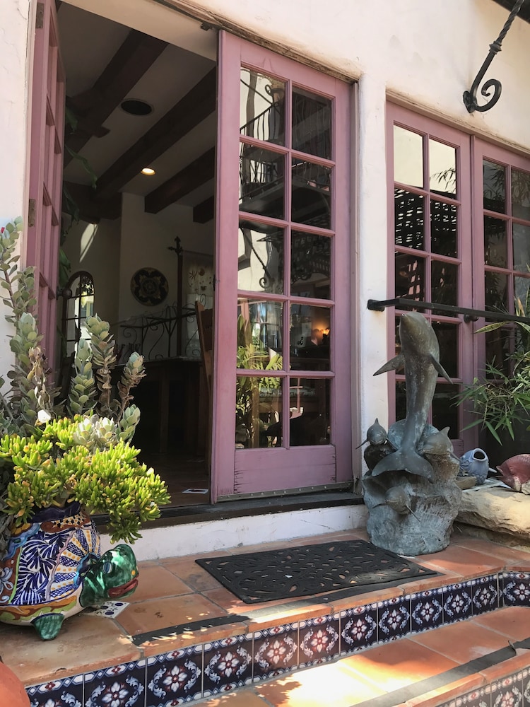 Villa Rosa Inn 2/78