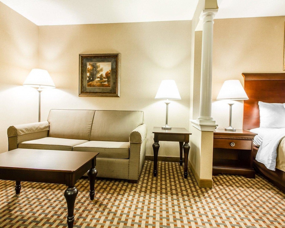 Comfort Inn and Suites Scarborough - Portland 40/55