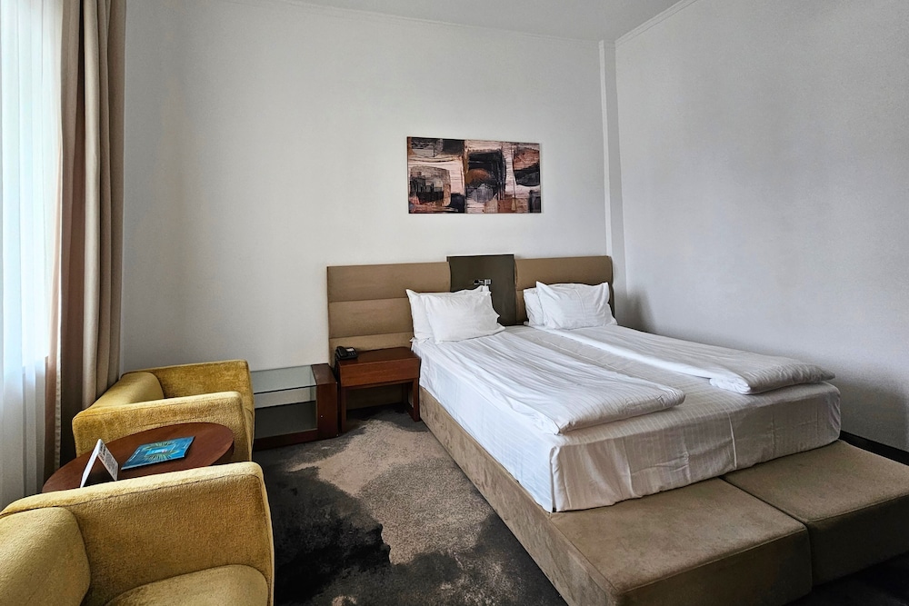 Iaki Hotel 13/50