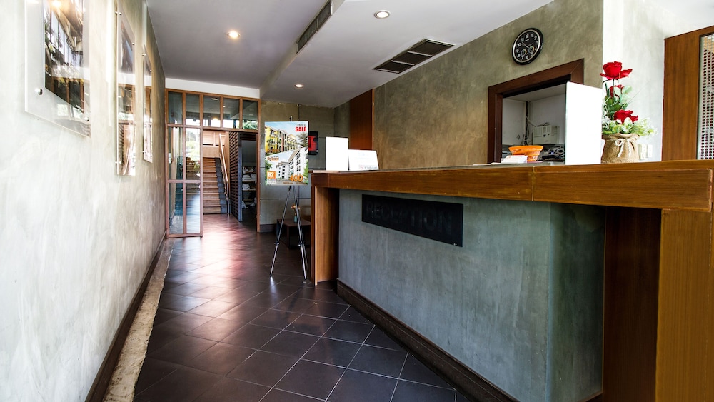 B2 Airport Boutique & Budget Hotel 33/39