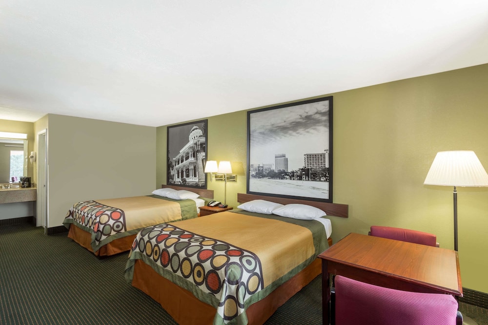 Super 8 By Wyndham Pearl/Jackson/East 8/29